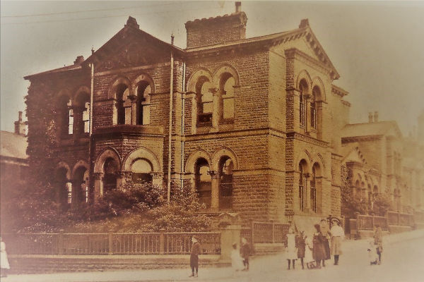 C2b-190: Sir Titus Salt's Hospital with two storeys (late 19th century)