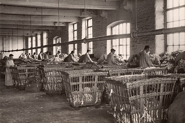 B1-032-4-2_001: Woolsorting in Salts Mill