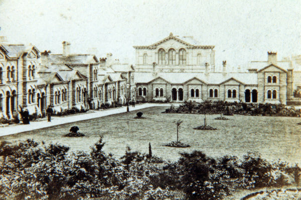 C2b-147f: Almshouses around Alexandra Square