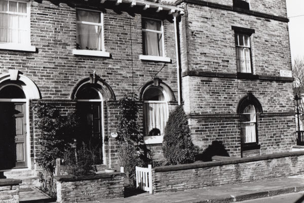 C2b-154: Houses in William Henry Street, Saltaire