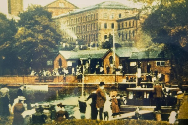C2b-032.3: Saltaire boathouse in 1900s