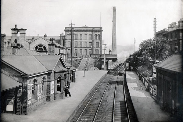 C2b-091: Saltaire Railway Station with steam train, 1909