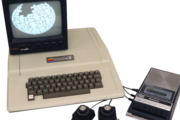 Apple II. (Image credit: FozzTexx, CC BY-SA 4.0 via Wikimedia Commons)