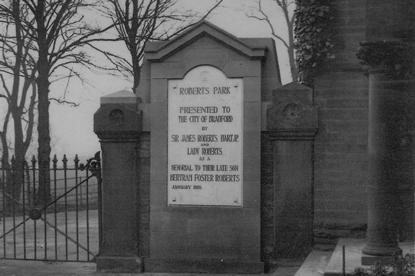 H2-116: Plaque commemorating Bertram Foster Roberts at Roberts Park