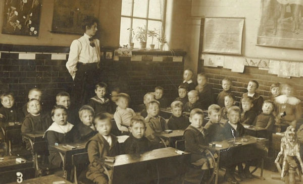 Photograph of the Practising School of Southland College about 1890