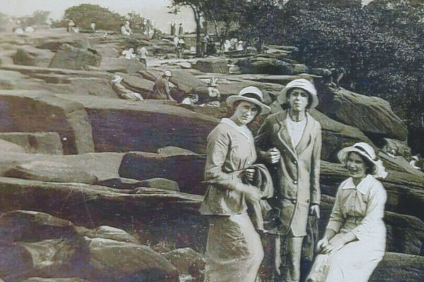 2025.81.4: Visitors on Shipley Glen