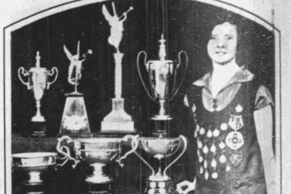 Carrie Pickles with some of her trophies in 1928. Image credit: International News Service, Public domain, via Wikimedia Commons