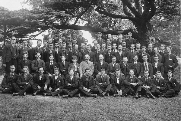 Group photograph of staff gardeners at Kew 1901. Edna is the fourth person from the left on the second row up. Courtesy of Royal Botanic Gardens, Kew
