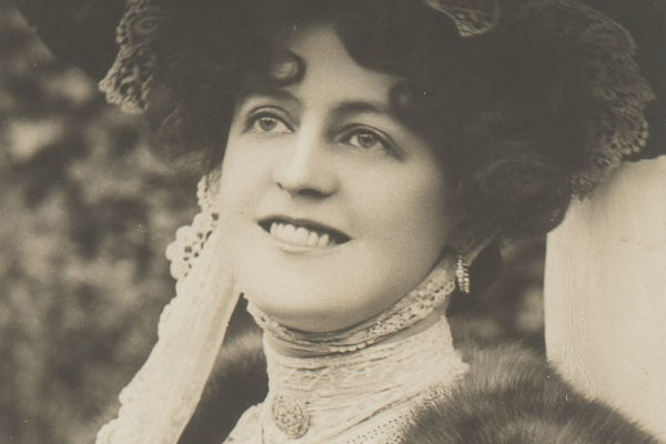 Postcard portrait of Marie Studholme. Courtesy of Rijksmuseum, Amsterdam, via Wikimedia Commons