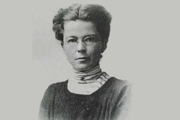 PAR163: Portrait photograph of Hilda Byles in the early 20th century